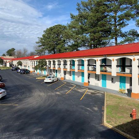 Howard Johnson By Wyndham Atlanta College Park Bagian luar foto