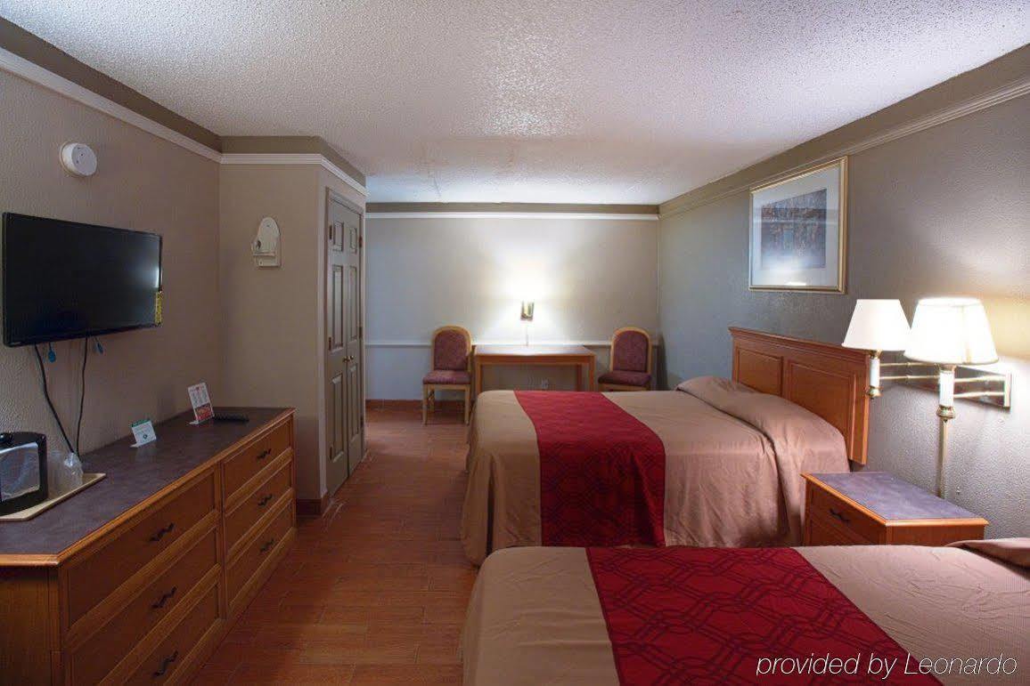 Howard Johnson By Wyndham Atlanta College Park Bagian luar foto