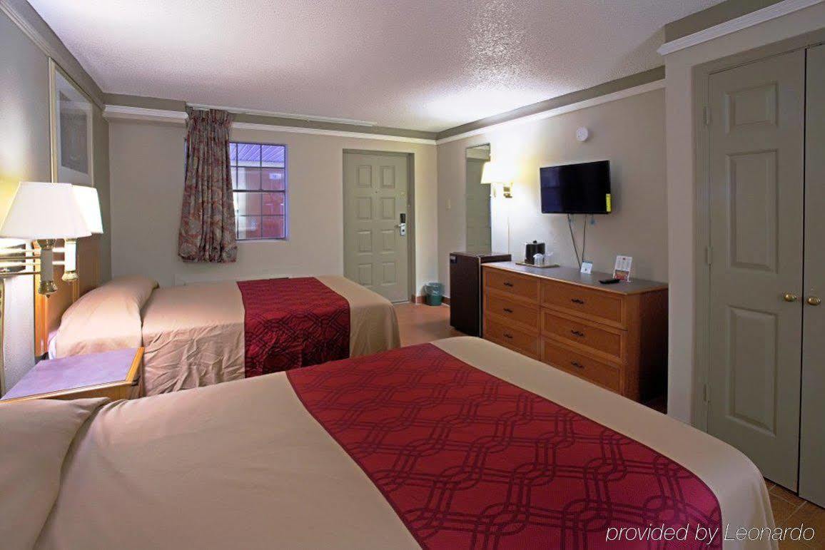 Howard Johnson By Wyndham Atlanta College Park Bagian luar foto