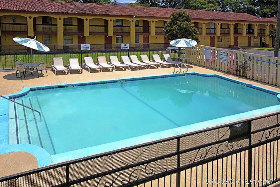Howard Johnson By Wyndham Atlanta College Park Bagian luar foto