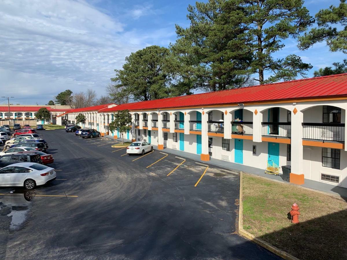 Howard Johnson By Wyndham Atlanta College Park Bagian luar foto