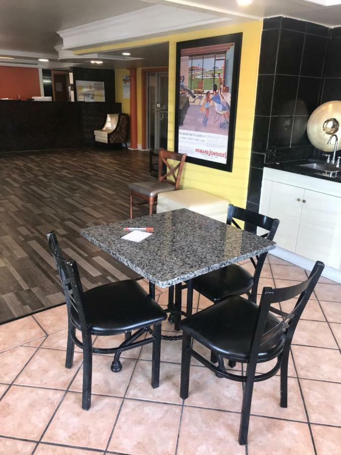 Howard Johnson By Wyndham Atlanta College Park Bagian luar foto