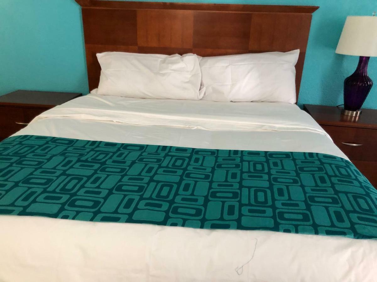 Howard Johnson By Wyndham Atlanta College Park Bagian luar foto