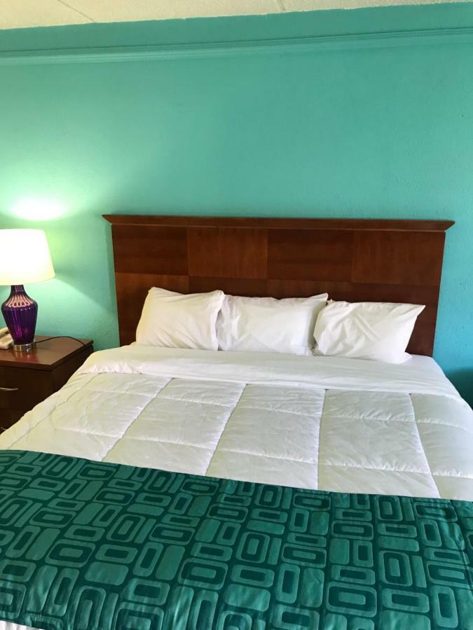 Howard Johnson By Wyndham Atlanta College Park Bagian luar foto
