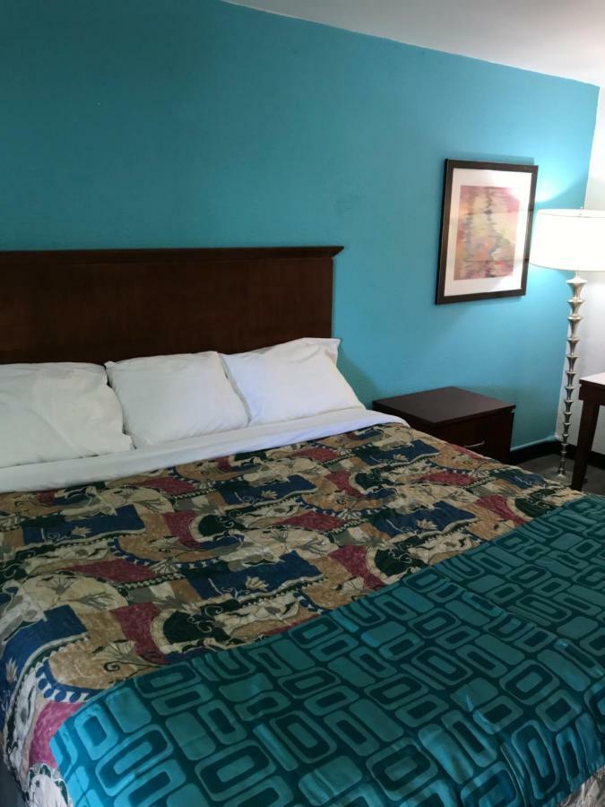 Howard Johnson By Wyndham Atlanta College Park Bagian luar foto