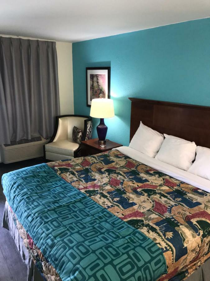 Howard Johnson By Wyndham Atlanta College Park Bagian luar foto